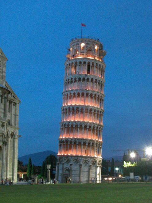 Luminara, Torre illuminata dopo undici anni 