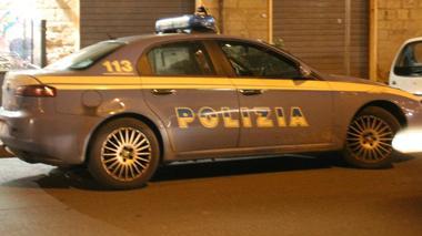 Evade dai domiciliari per svaligiare la pizzeria