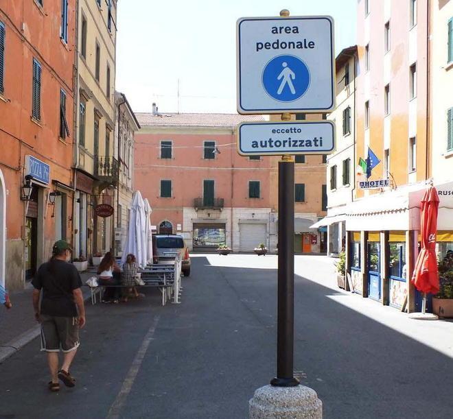 Ampliata l’area pedonale Stop alle auto in centro