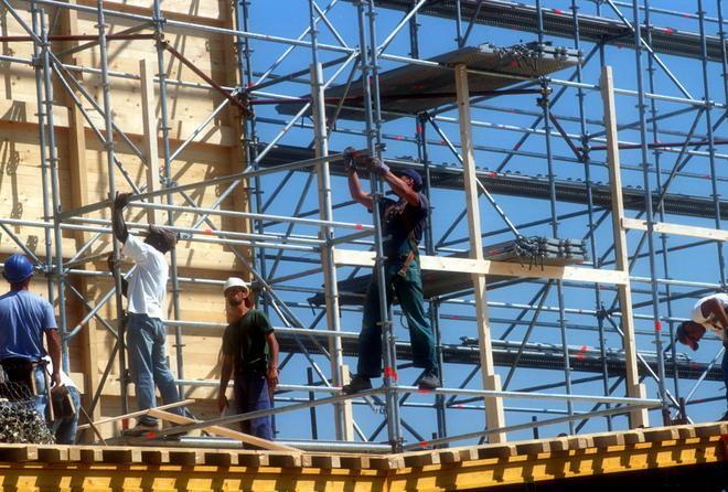 A Follonica per lavorare? Paghi la tassa da turista 