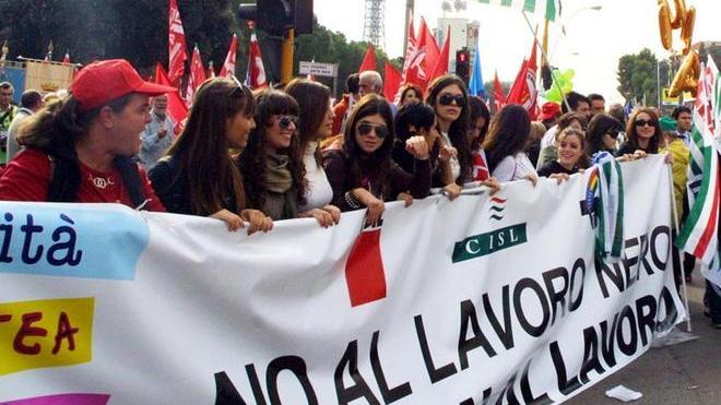 Sindacati in piazza per il lavoro