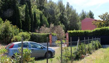 Banditi armati di pistola rapinano una villa a Montenero 