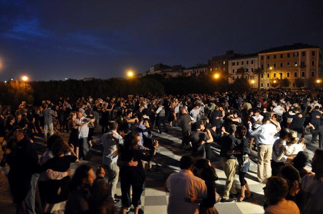 Notte Blu, sul Tirreno in edicola l’inserto speciale con tutto il programma 