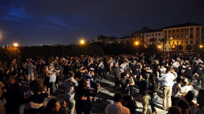 Notte Blu, sul Tirreno in edicola l’inserto speciale con tutto il programma