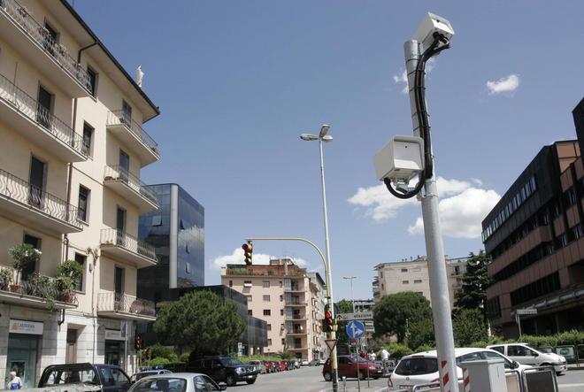 Ora al semaforo c’è l’occhio elettronico