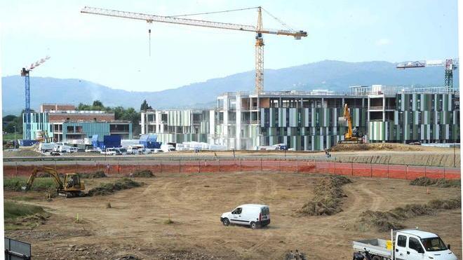 «Il nuovo ospedale non presenta crepe»