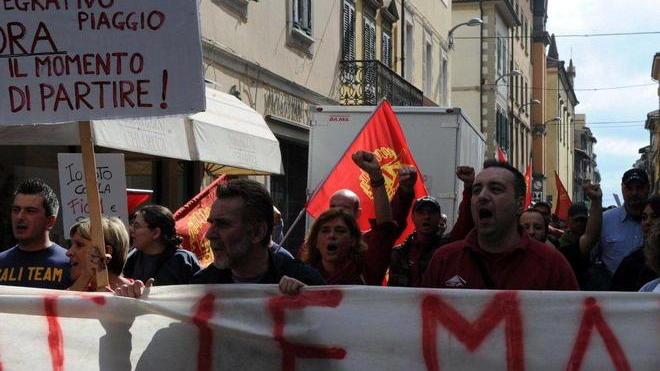 Piaggio, uno su cinque sciopera con Fiom