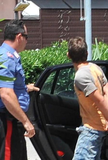 È ancora in libertà il terzo rapinatore 