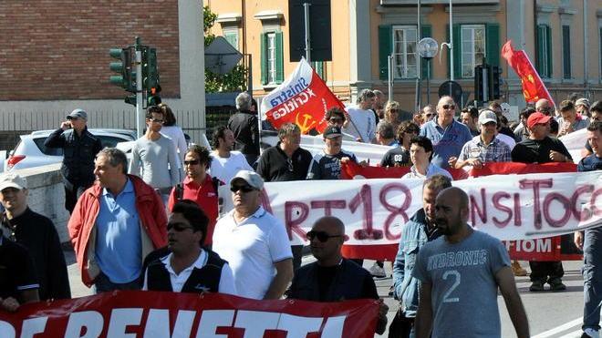 Operai di nuovo in piazza
