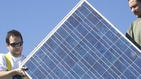 Dal tetto della scuola soldi ed energia via al fotovoltaico
