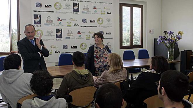 Scuole da accorpare, chiesto un confronto