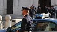 La famiglia dorme, i ladri svaligiano la casa