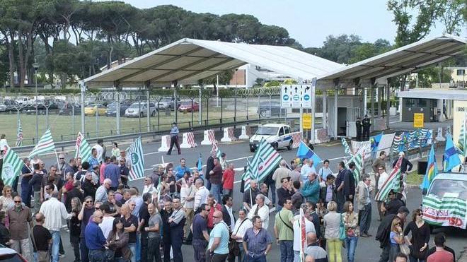 La Cisl va dal giudice contro il Comando Usa