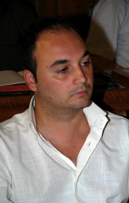 Il consigliere fa le pulci ai conti per le cause 