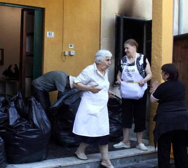 Brucia magazzino della Caritas In fiamme la dispensa dei poveri Perduti quintali di pasta e riso