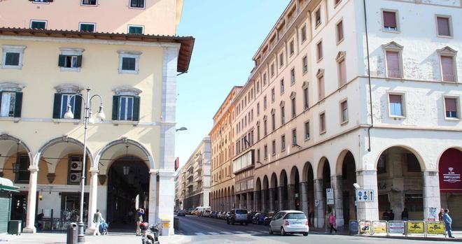 Restaurato solo il portico di via Pieroni