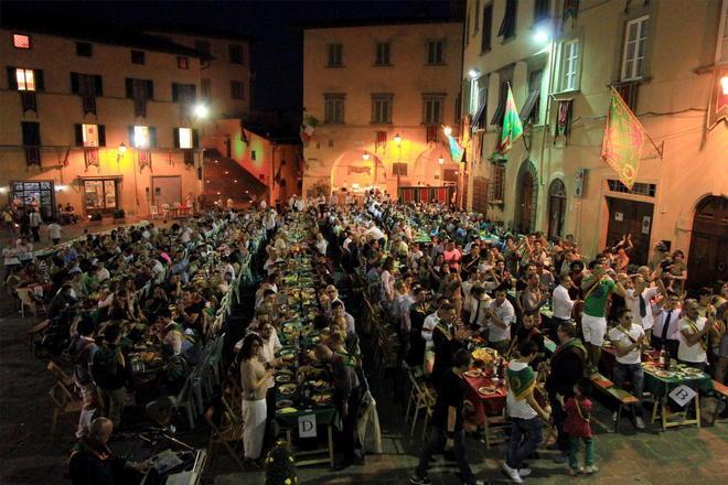 Palio, in 600 alla festa per la vittoria della contrada di S. Andrea 