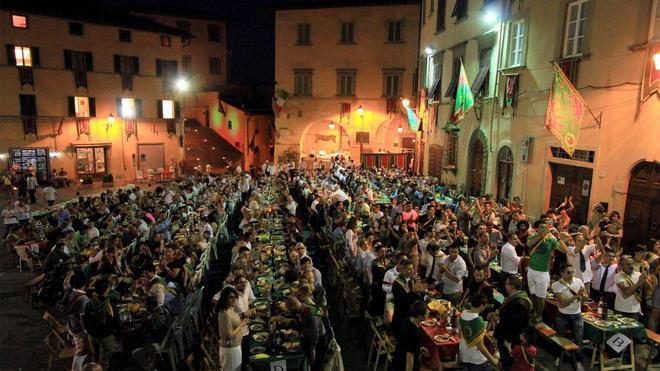 Palio, in 600 alla festa per la vittoria della contrada di S. Andrea