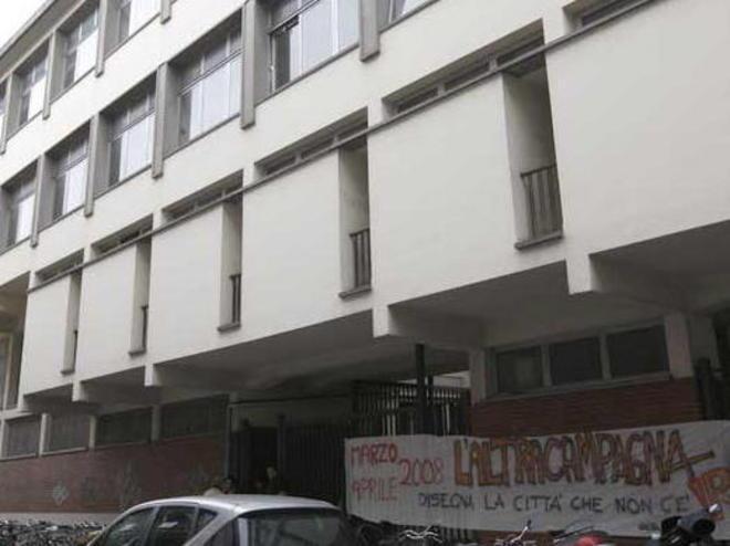Molti dubbi sulle caserme resta il palazzo ex Poste 