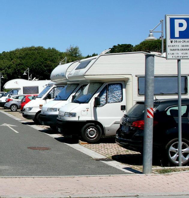 Rimosse le sbarre anti-camper 