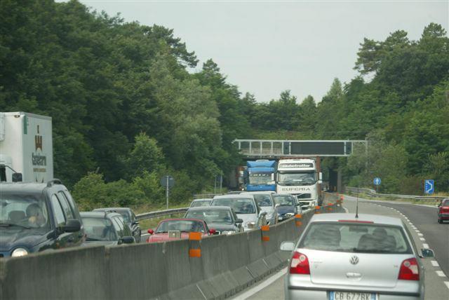 Stordito dal troppo alcol si schianta in un muro 