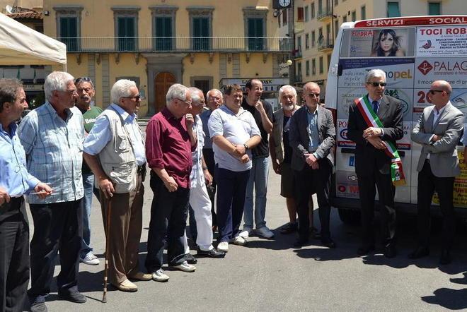 Un nuovo pulmino per i servizi sociali