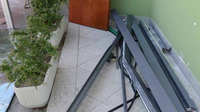 Sparano un colpo per fermare i ladri