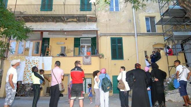 Crollo nella palazzina, si cercano i responsabili