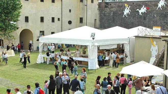 Il medioevo rivive con archi e balestre nella Santa Barbara
