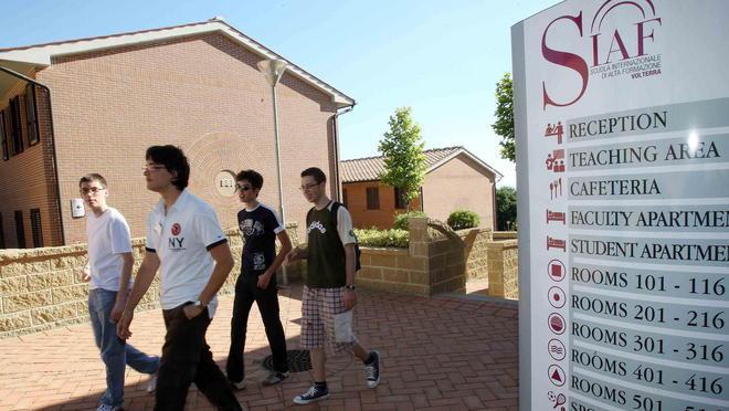 La carica dei 100 Studenti in campus per parlare di futuro