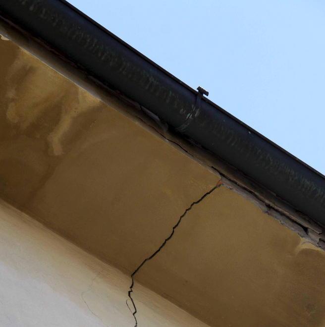 Il tetto della chiesa rischia di crollare: l’edificio è inagibile 