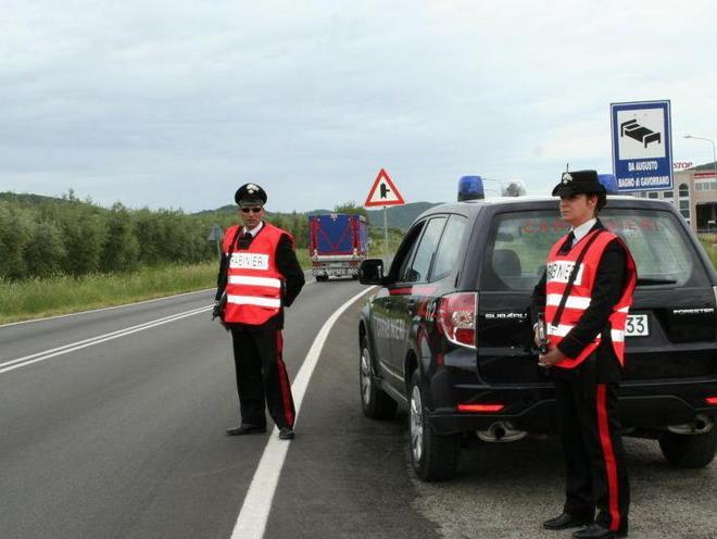 Al volante ubriachi e col telefonino Controlli in aumento