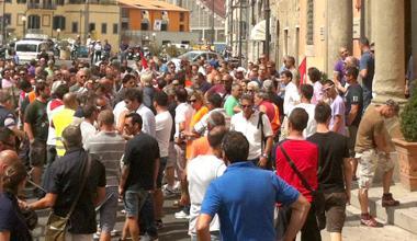 Tensione al comitato portuale, presidio di 200 lavoratori 