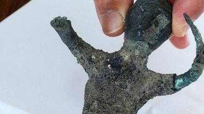 Scoperto un raro bronzetto nuragico dell’Età del Ferro 