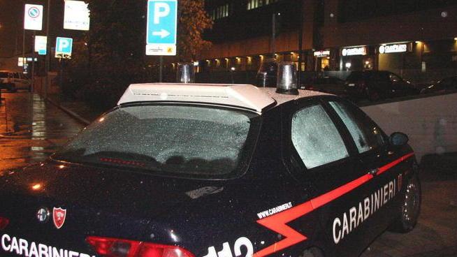 Ignora l’alt, caccia all’uomo nella notte