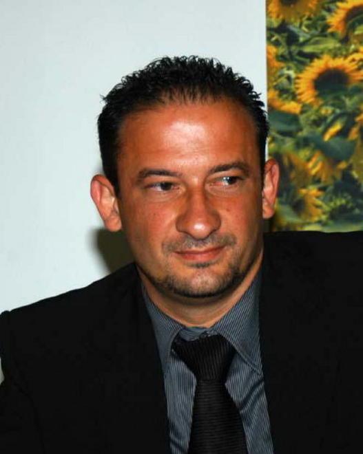 Fusini bacchetta i politici