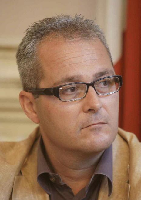 «Ok alle strisce blu in via della Meridiana le vuole anche l’Asl» 