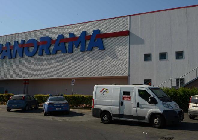 Un testimone ha visto esplodere i colpi sul Suv 