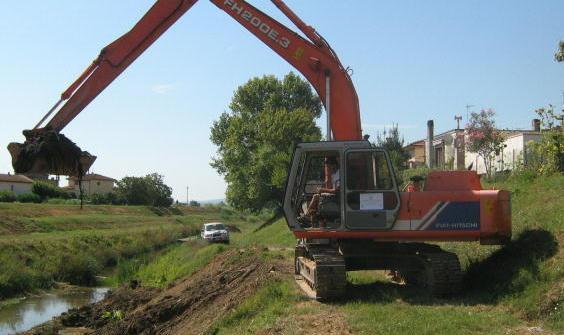 Canale Usciana, lavori lungo gli argini