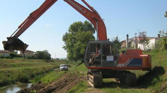 Canale Usciana, lavori lungo gli argini