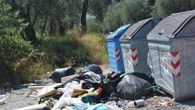 Discariche a cielo aperto in strada