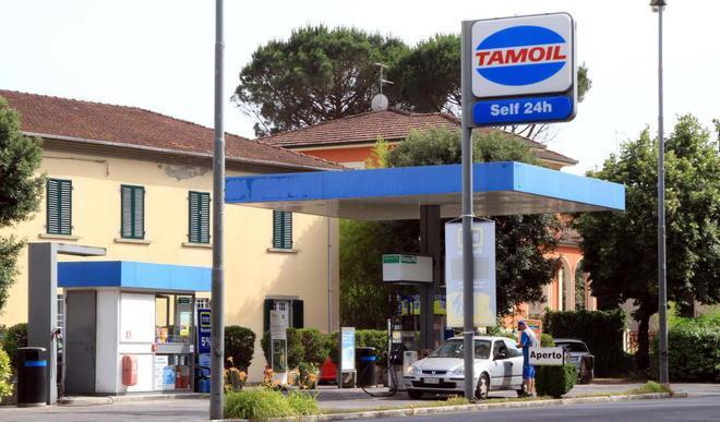 Pistola in faccia per 400 euro 
