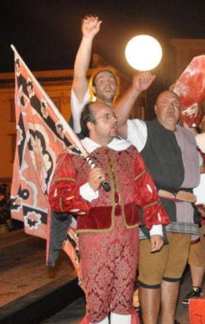 Il motto, i colori, i nomi dei combattenti E tutti i precedenti della sfida sul ponte