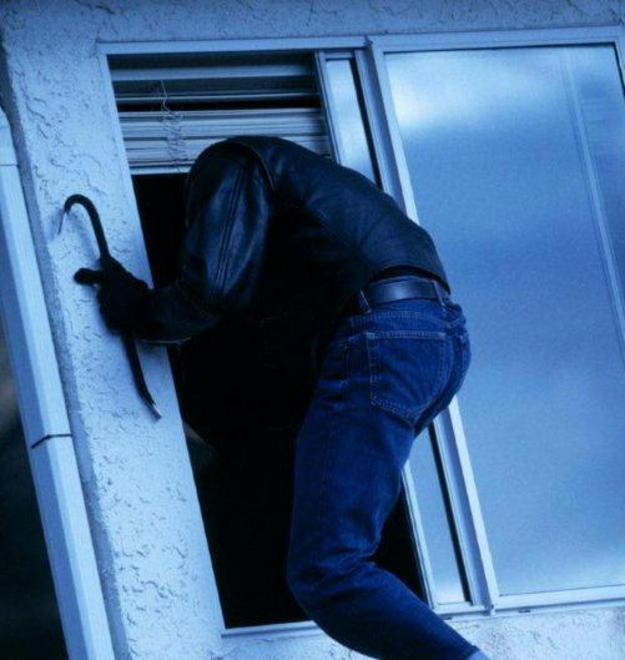 Ladri in una villetta a Bozzano: rubati nella notte contanti e preziosi