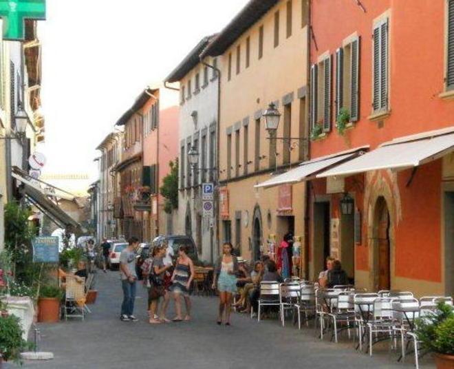 Niente macchine in via Roma per tutta l’estate 