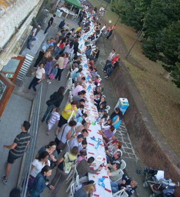 Notte di festa per l’estate con la cena in riva all’Arno