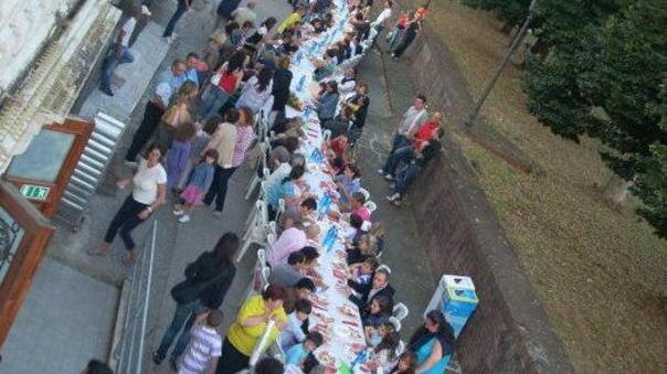 Notte di festa per l’estate con la cena in riva all’Arno