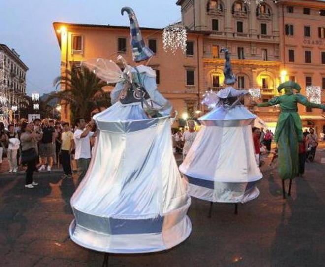 La città festeggia gli anni con una notte di show 
