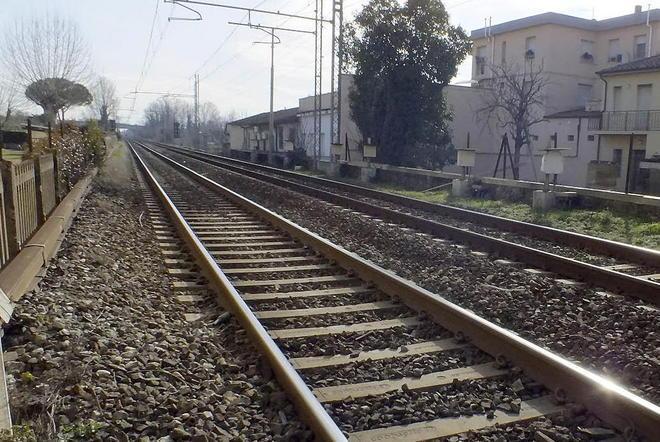 Furto di cavi di rame, treni fermi e disagi