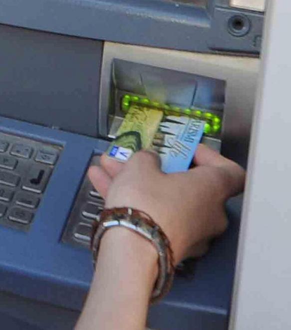 Bancomat truccato dai ladri